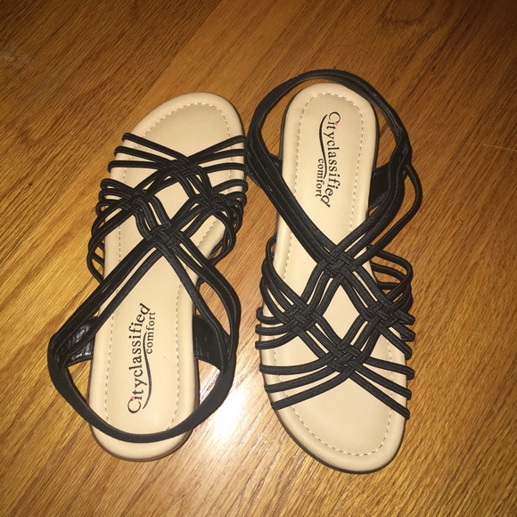 CITYCLASSIFIED BLACK LACE SANDALS - Picture 3 of 4